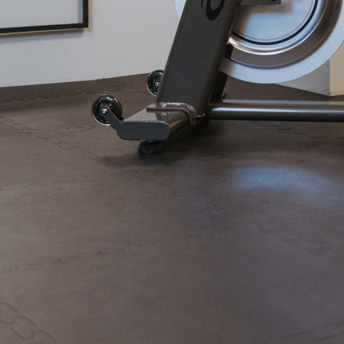 abilica-gymfloor-eco-dalles-sol-sport-noir-102x102-cm image 5